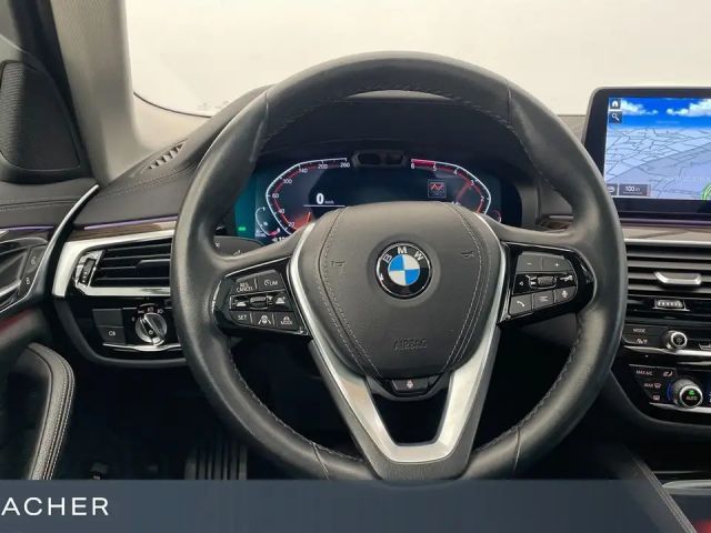 BMW 530 530d Luxury Line Sedan