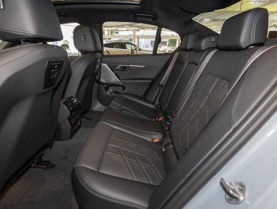 BMW i5 Sedan eDrive40