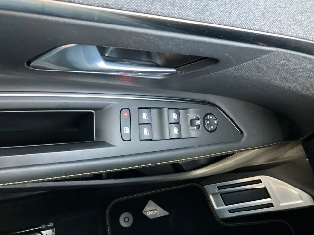 Peugeot 3008 PHEV 225 Road Trip AHK+Navi+Kamera+SHZ