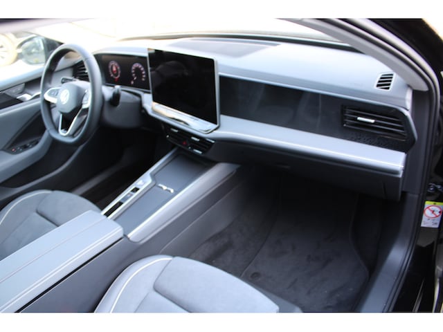 Volkswagen Passat 1.5 eTSI Business Variant