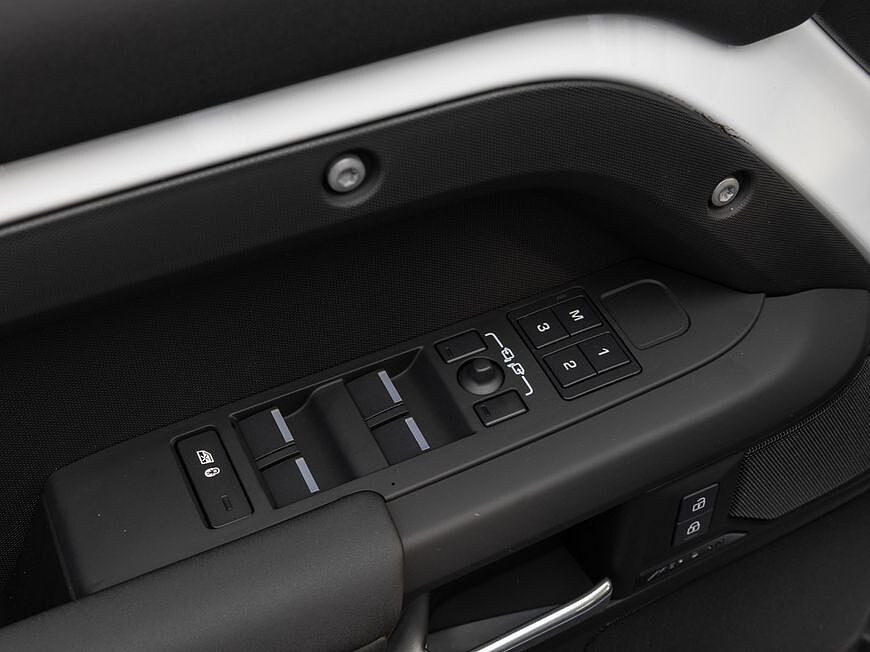 Land Rover Defender 110 Dynamic SE