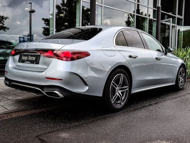 Mercedes-Benz E 200 AMG Line Sedan