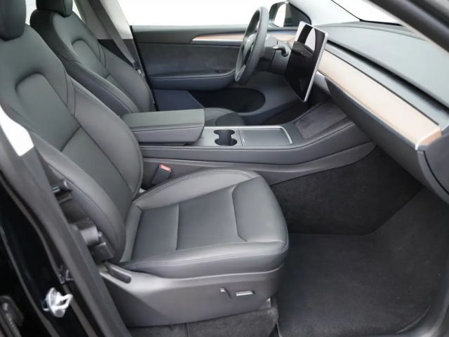 Tesla Model Y AWD Long Range