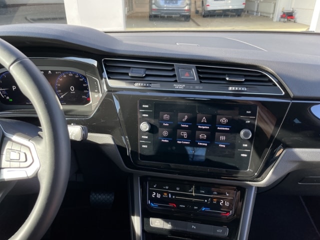 Volkswagen Touran 1.5 TSI DSG R-Line