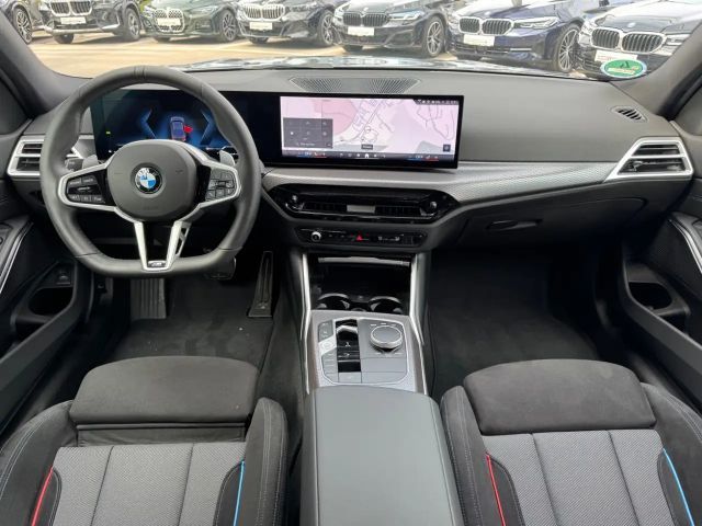 BMW 318 318i M-Sport Sedan