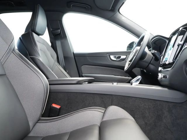 Volvo XC60 AWD Dark Plus