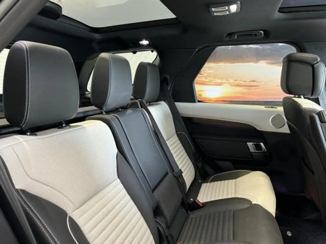 Land Rover Discovery D300 Dynamic HSE