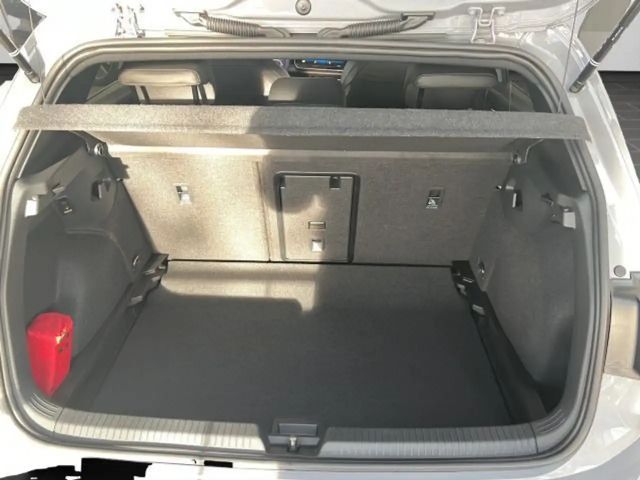 Volkswagen Golf 1.5 eTSI DSG R-Line