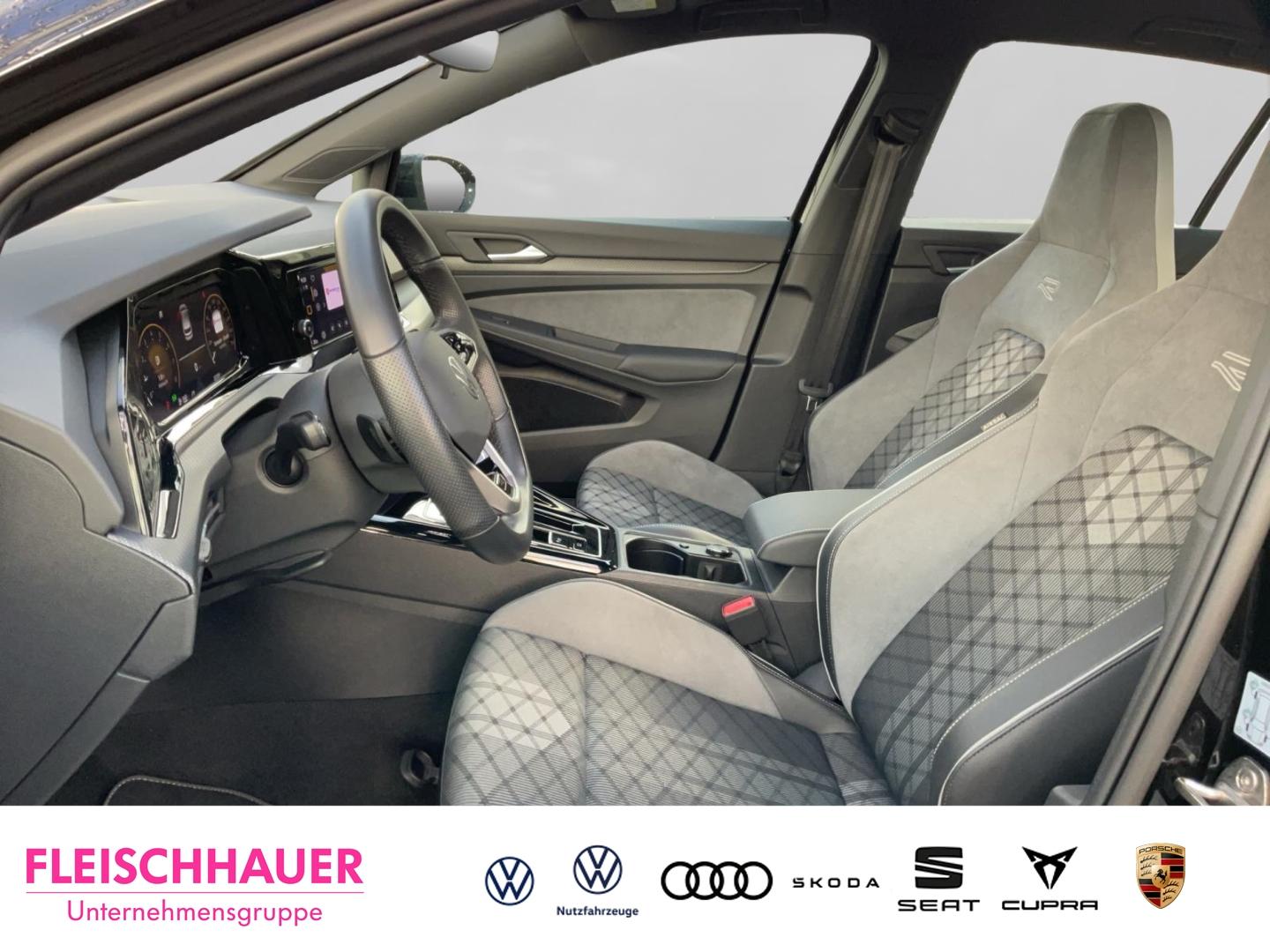 Volkswagen Golf 1.5 eTSI DSG Golf VIII R-Line