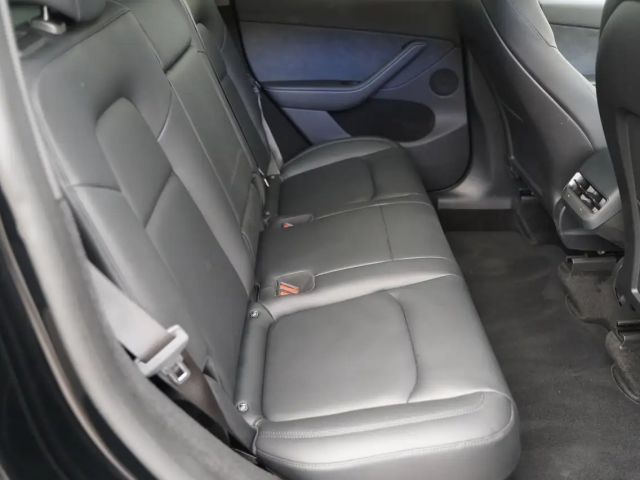 Tesla Model Y AWD Long Range