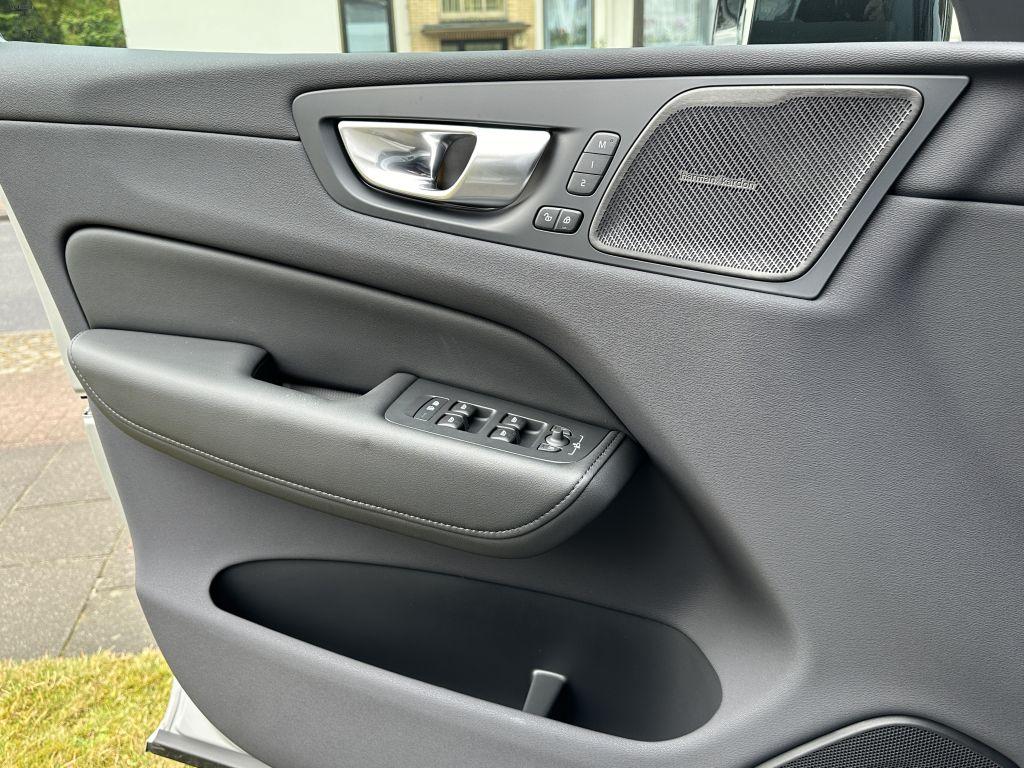 Volvo XC60 AWD Dark Plus T6