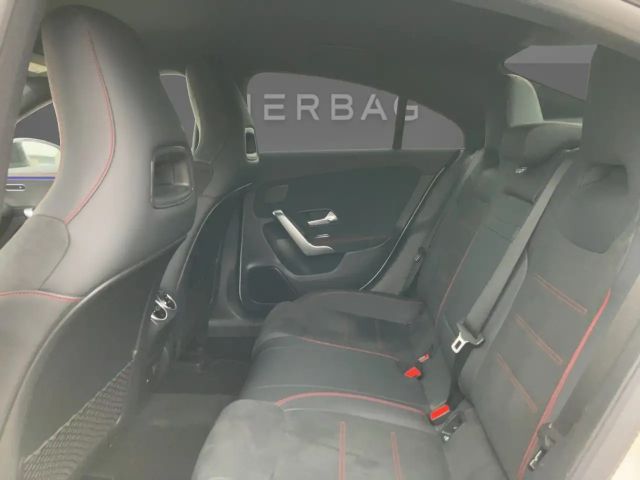 Mercedes-Benz CLA 180 AMG Line Coupé Premium
