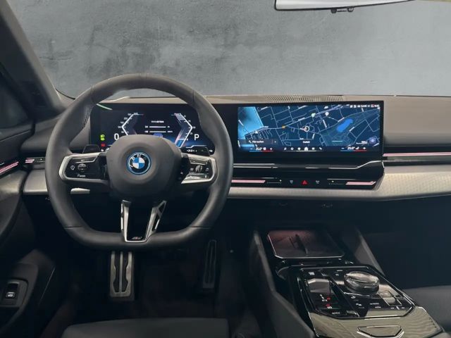 BMW 530 530e M-Sport Sedan
