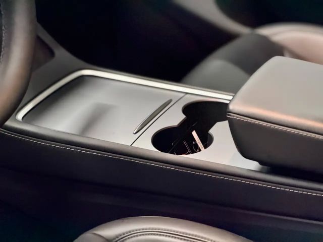 Tesla Model Y AWD Long Range