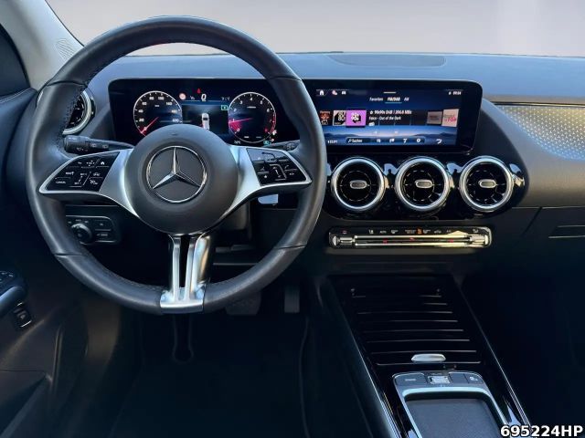 Mercedes-Benz GLA 180 Progressive