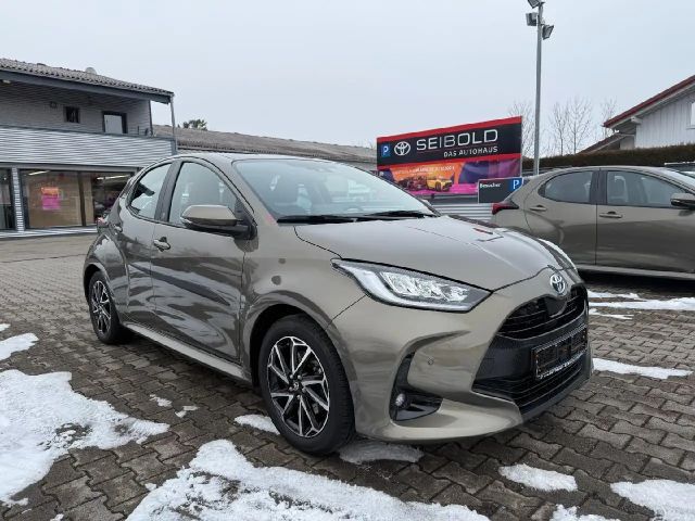 Toyota Yaris Hatchback Hybride Team D