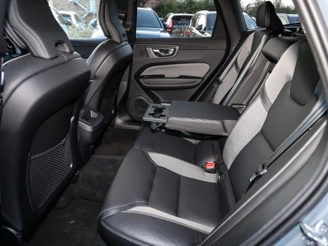 Volvo XC60 AWD Dark Plus