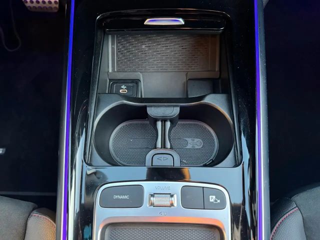 Mercedes-Benz B 200 AMG Line Sedan