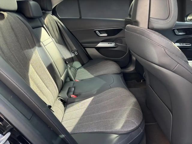 Mercedes-Benz E 200 AVANTGARDE Sedan