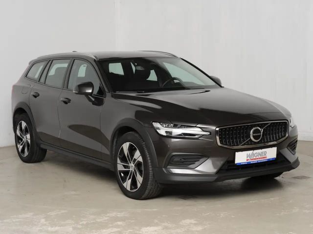 Volvo V60 Cross Country AWD Plus