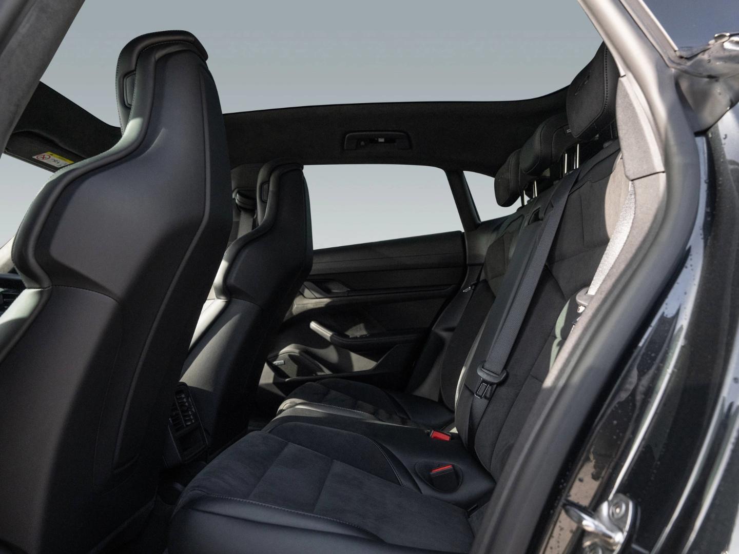 Porsche Taycan GTS Sport Turismo