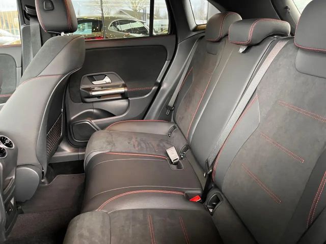 Mercedes-Benz GLA 180 AMG Line