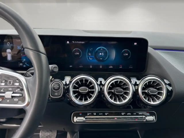 Mercedes-Benz GLA 200 4MATIC Progressive