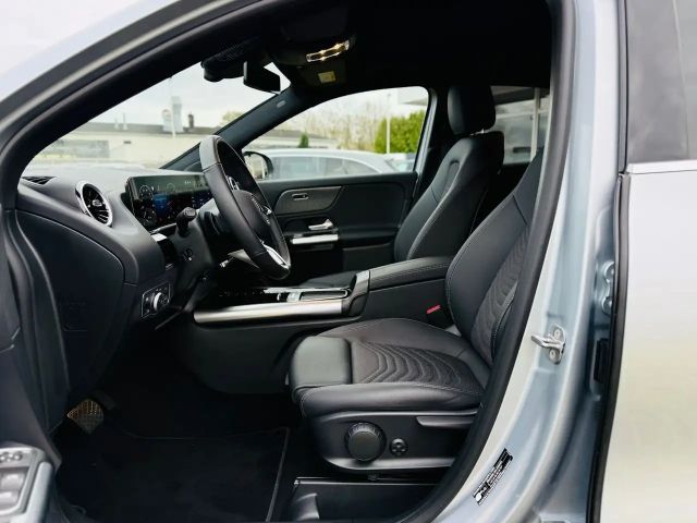 Mercedes-Benz GLA 200 Progressive Sedan