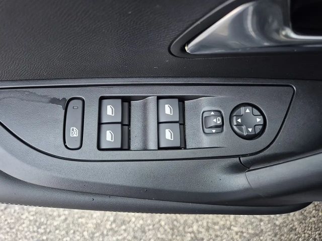 Peugeot 2008 Allure Pack EAT8 PureTech