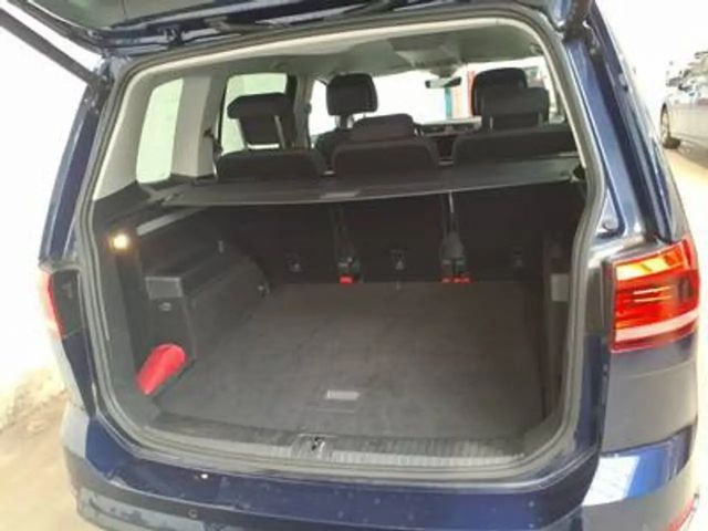 Volkswagen Touran 1.5 TSI DSG IQ.Drive R-Line