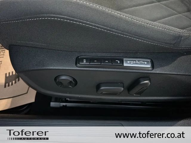 Volkswagen Golf Life Variant