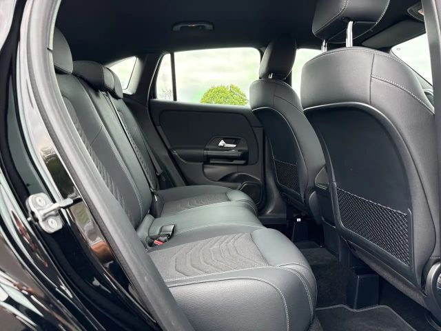 Mercedes-Benz GLA 200 PTS Cam Navi Wide LED SHZ EASY-PACK