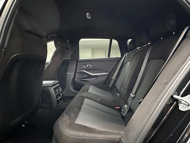 BMW 330 330d M-Sport Touring xDrive