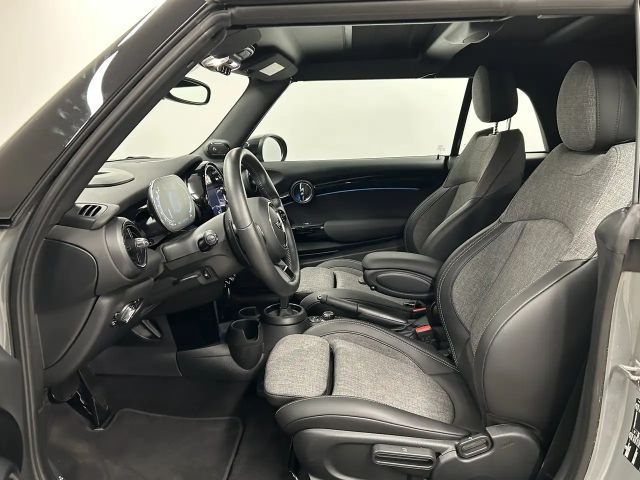 MINI Cooper S Cabrio Cooper S Cabrio Classic Trim Drivingass. Parkass.