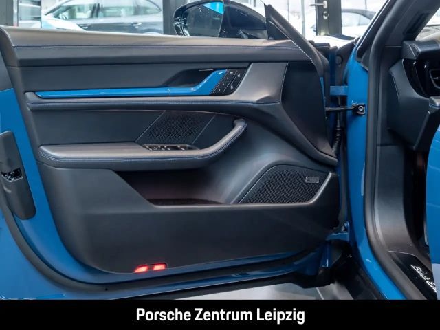 Porsche Taycan Black Edition Sport Turismo