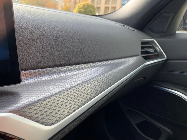 BMW 330 330i M-Sport Sedan xDrive