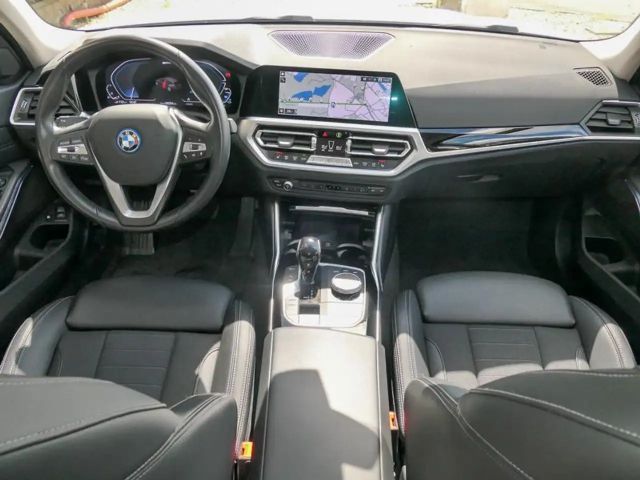 BMW 330 330e Touring xDrive