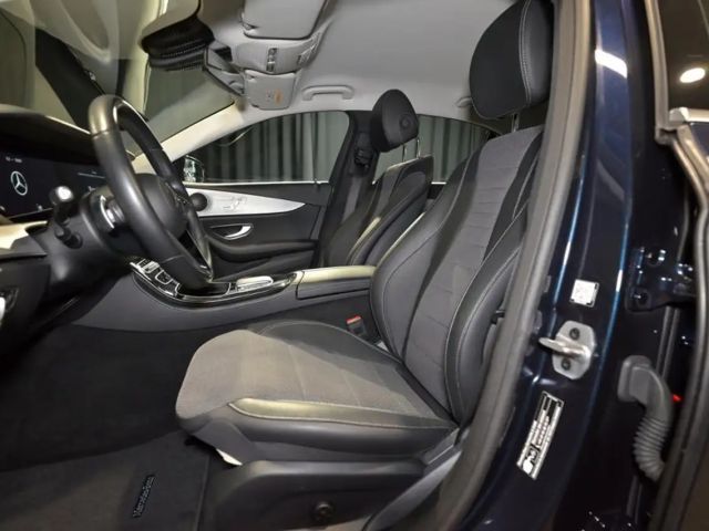 Mercedes-Benz E 220 AVANTGARDE E 220 d Sedan