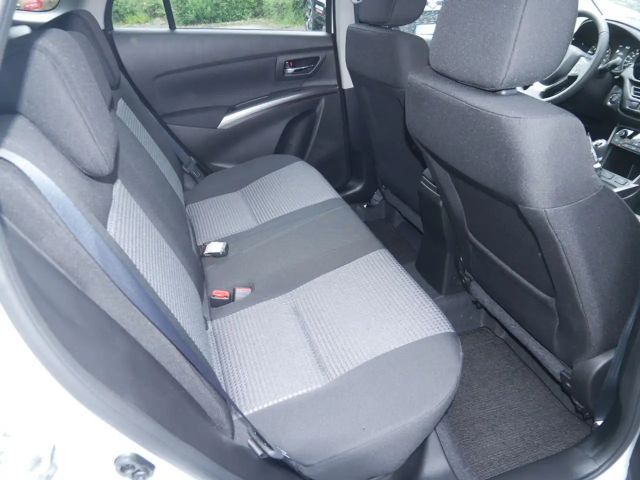 Suzuki S-Cross Hybrid