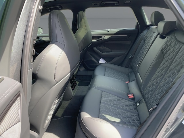 Audi A6 Avant Quattro S-Tronic