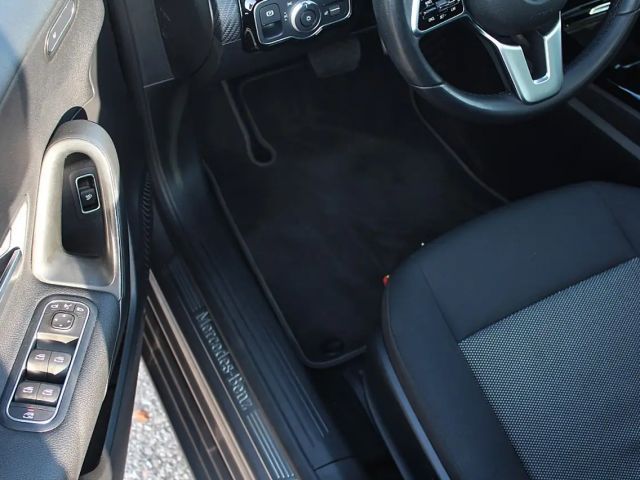 Mercedes-Benz A 180 A 180 d