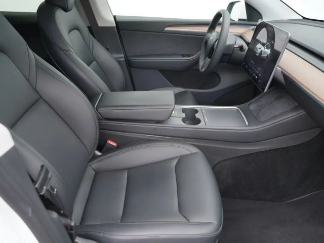 Tesla Model Y AWD Long Range