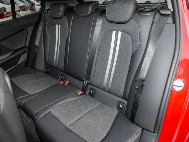 BMW 118 118i 5-deurs Sedan Sport Line