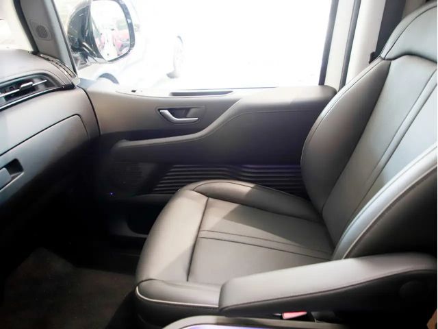 Hyundai Staria Signature