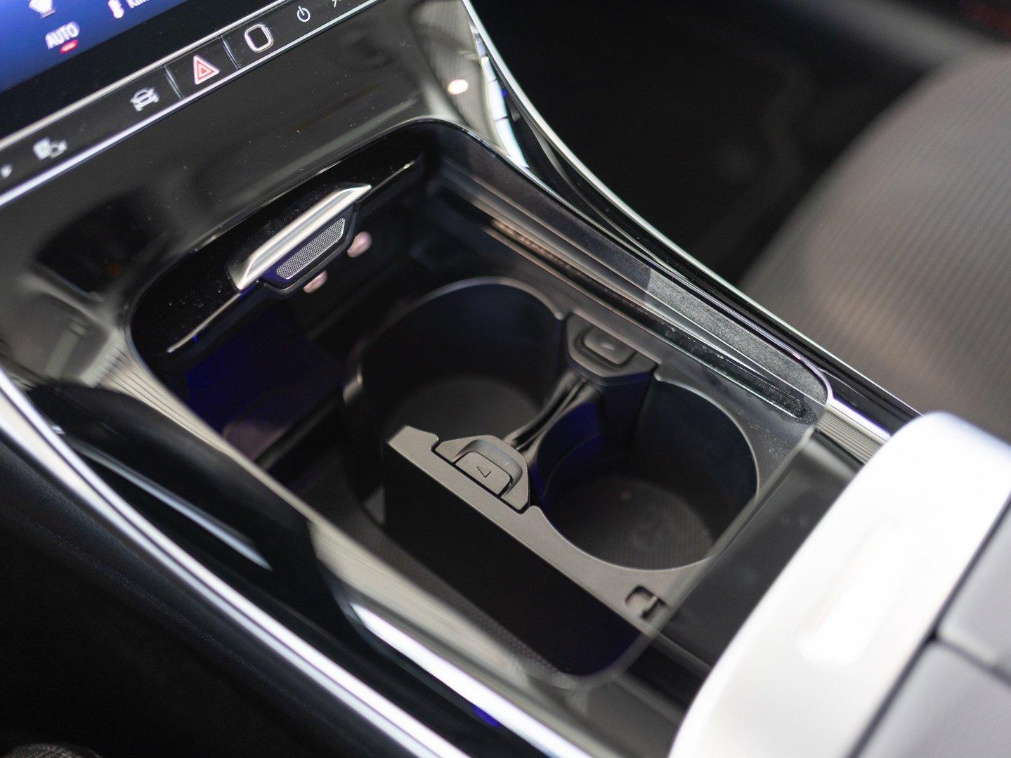 Mercedes-Benz C 180 AVANTGARDE Sedan