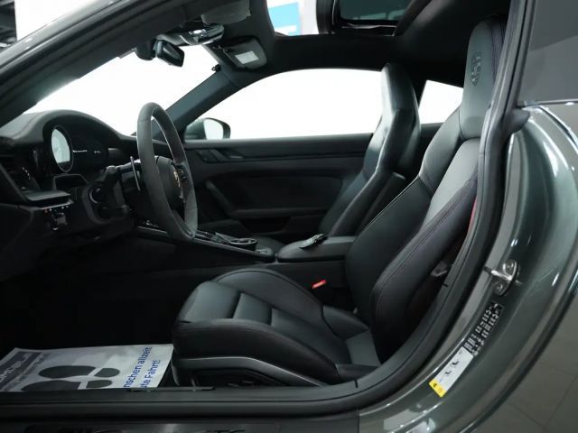 Porsche 992 Carrera Coupé GTS