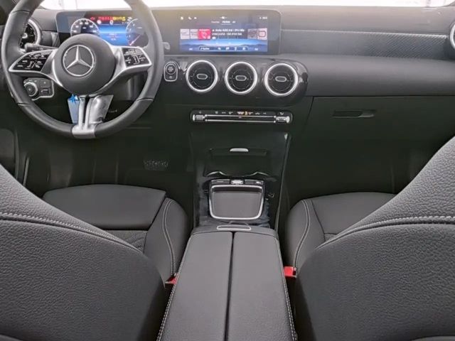 Mercedes-Benz A 180 LENKRADHEIZUNG LED HP USB PAKET