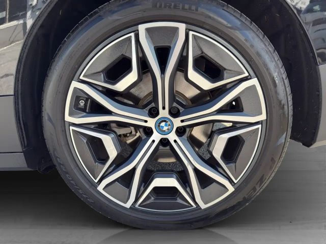 BMW iX *** LUFTFEDERUNG ** INTEGRAL AKLTIVLENKUNG / LASER