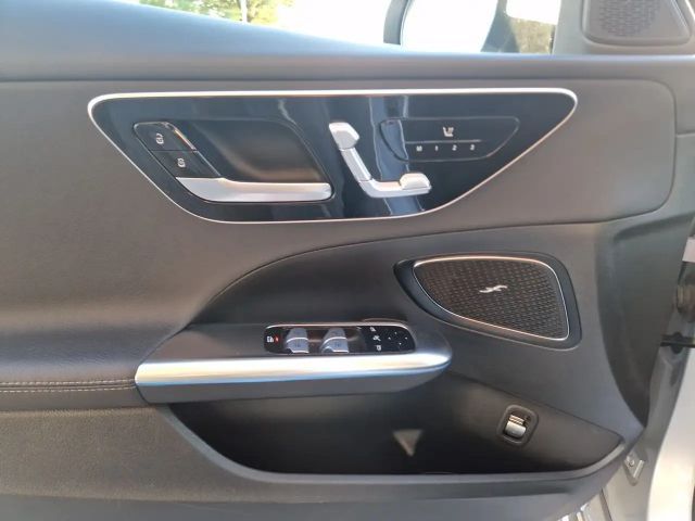 Mercedes-Benz C 200 C 200 d Sedan