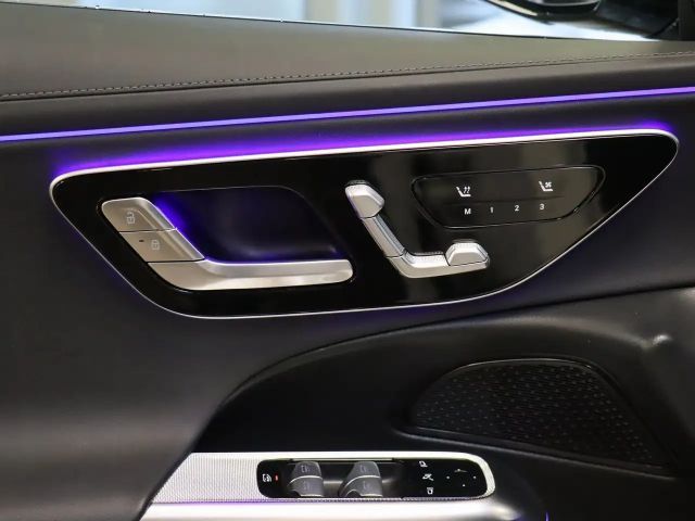 Mercedes-Benz E 200 AVANTGARDE Sedan